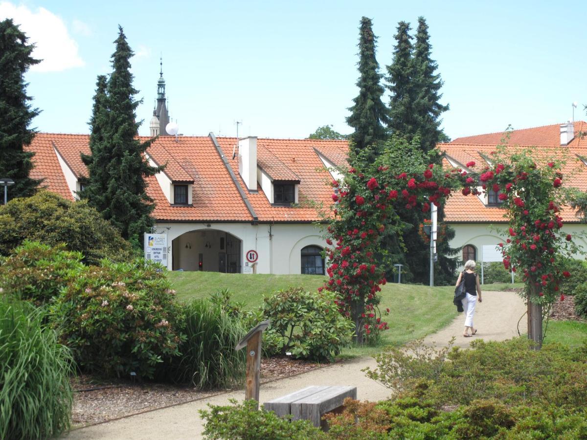 Hotel Floret Prŭhonice Exterior photo