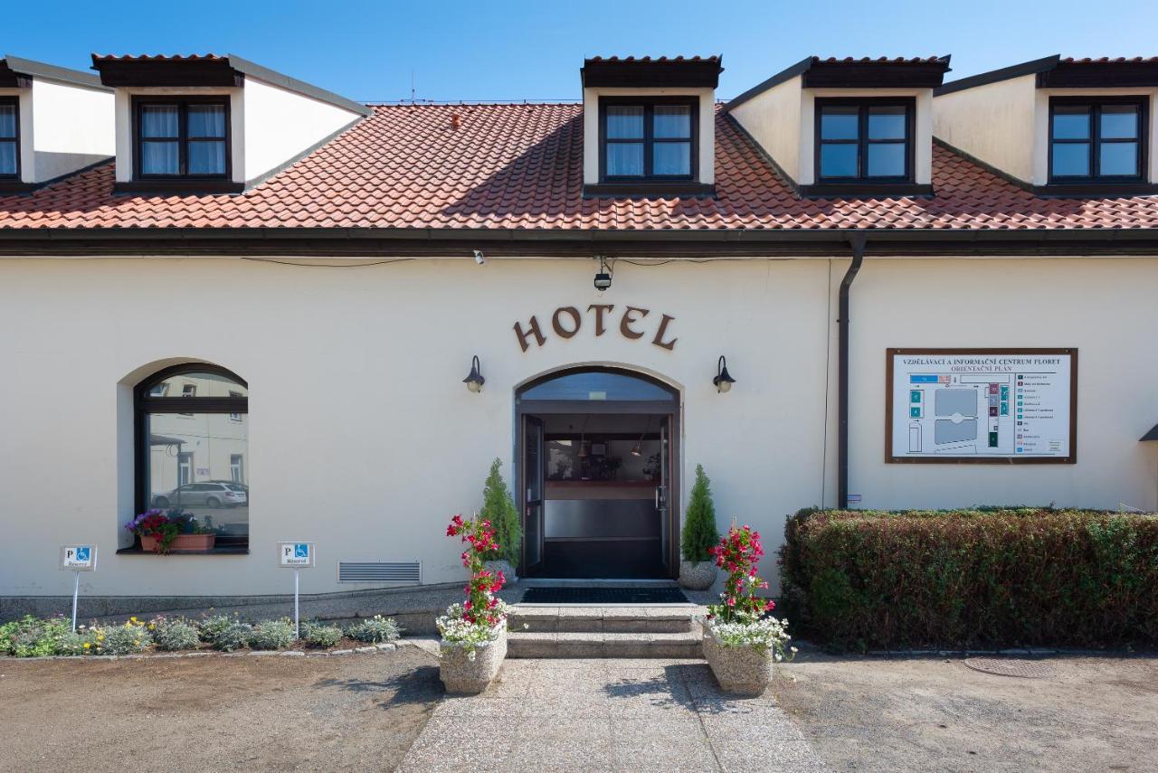 Hotel Floret Prŭhonice Exterior photo