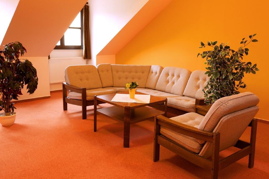Hotel Floret Prŭhonice Exterior photo