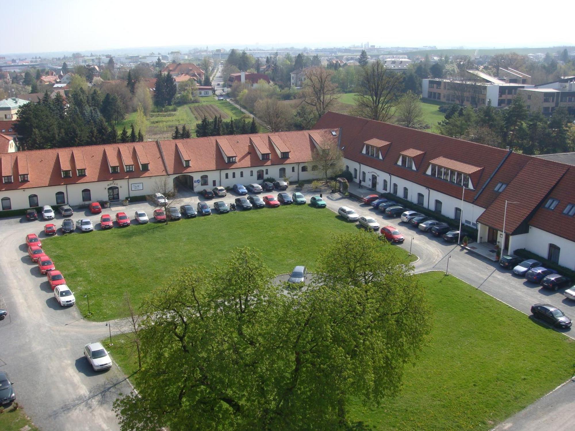 Hotel Floret Prŭhonice Exterior photo