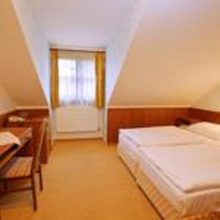 Hotel Floret Prŭhonice Room photo